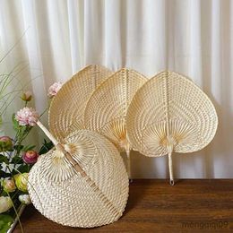 Chinese Style Products 1PC Handmade Straw Woven Fans Craft Summer Cooling Fan Mosquito Repellent Manual Straw Hand Fan Bamboo Home Decoration R230810