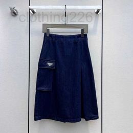 Skirts Designer 2023 Spring/Summer New Denim Half Skirt Pocket Triangle Label Fashion Versatile Show Leg Length Slim Fit Thin Mid Women T328