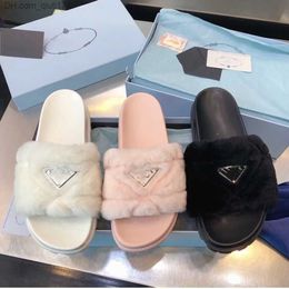 Slippers 2021Luxurys designers Women Ladies wool Slides Winter fur Fluffy Furry Sandals Slippers Warm Comfortable Fuzzy Girl Flip Flop Slippers size 35-40 Z230810