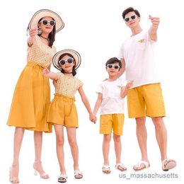 Family Matching Outfits Matching Family Outfits Summer Mum Daughter Dress Dad Son Cotton T-shirt +Shorts Holiday Beach Couples Matching Clothing R230810