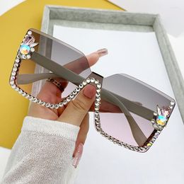 Sunglasses 2023 Large Frame Diamond Inlaid Frameless Cut Edge One-piece For Men And Women's Street Show Fashion Uv400