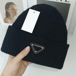 Lüks örme şapka tasarımcısı Beanie Cap erkekler takılmış şapkalar unisex kashmir mektuplar gündelik kafatası kapakları açık moda yüksek kalite 15 renk