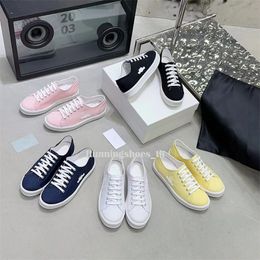 Designer Sneakers Vintage Women Casual Shoes Jane Triomphe Canvas Shoes Embroidery Summer Flat Sneakers Ladies Dress Shoes Skate Board Trainers With box