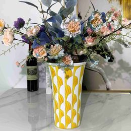 Luxury Ceramic Fashion Red Vase Simple Modern Porcelain Living Room Decoration Home Furnishings Dried Floral Flower Arrangemen HKD230810