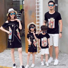 Family Matching Outfits Summer Family Matching Outfits Mom Daughter Black Face Strapless Shoulder Dress Dad Son Short T-Shirt Couple Clothes R230810