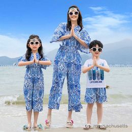 Family Matching Outfits Family Matching Outfits Summer Beach Mum Daughter One-piece Suit Dad Son T-shirt+Shorts Couple Clothes R230810