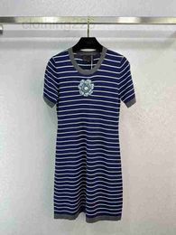 Basic & Casual Dresses Designer 2023 Early Autumn New Round Neck Striped Camellia Embroidery Slim Fit Knitted Dress 6OFI