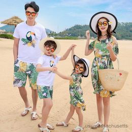 Family Matching Outfits Mother Daughter Dresses Family Matching Outfits Summer Style Beach Holiday Family Clothing Father Son T-Shirt Shorts clothes R230810