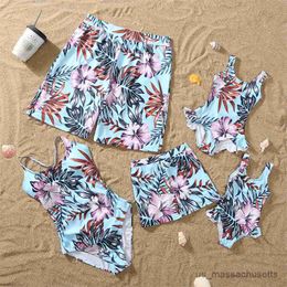 Tropical Leaf Swimsuits Family Matching Outfits Mother Daughter Swimwear Beach Mommy and Me Clothes Father Son Swimming Shorts R230810