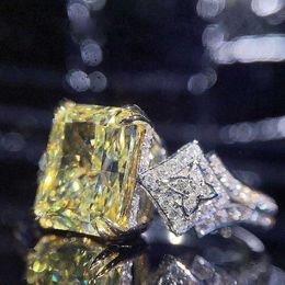 Huitan Novel Design Yellow Cubic Zirconia Square Stone Women's Ring Wedding Ceremongy Party Finger Accessories Statement Jewelry L230620