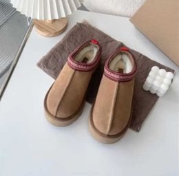 2023 Australia hot Thickened bottom Classic Warm Boots Womens Mini Half Snow Boot USA GS 585401 Winter Full fur Fluffy furry Satin Ankle Bootss Reindeer Brown31