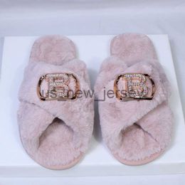 Slippers New Luxury Design Winter Women House Slippers Warm Faux Fur Fashion Shoes Woman Slip on Flats Female Slides Home Furry Slippers J0810