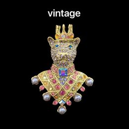 Pins Brooches Middle Vintage Inset Retro Style Solemn Mysterious Animal Department Crown Small Brooch Jewellery For Woman Trendy 230809