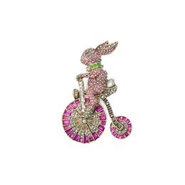 Pins Brooches Little Rabbit Brooch EuroAmerican Hd Cute Cycling Jewellery For Woman Trend 230809