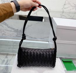 Top-quality armpit shoulder bags Fashion woven leather handbags Luxury designer Moon shaped Totes Women' Cosmetic Bags cross body purses Hobo Clutch Bags