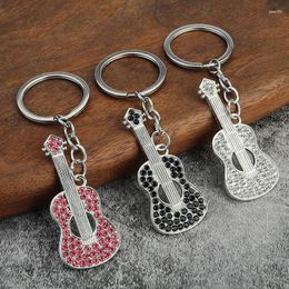 Keychains Creative Rhinestone Guitar Keychain Metal Musical Model Pendant Keyrings Bag Ornaments Car Motorcycle Trinket Women Men Charm