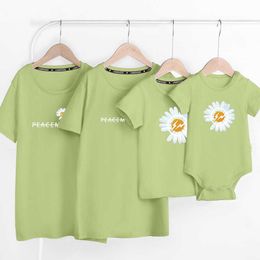 Family Matching Outfits New Family Matching Outfits Cotton T-shirt Kids Mother Daughter Clothes Baby Romper Tops Parent-child Outfits Daisy Pattern Tees