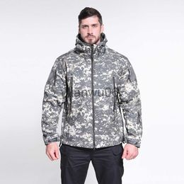 Men's Jackets New Fashion Sharkskin Softshell Outdoor Storm Jacket Windproof and Waterproof Warm Thickened Hooded Camouflage Coat Unisex J230811