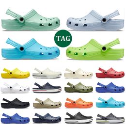 2023 Cro men women designer sandals mens summer slippers kids adult waterproof slides balck white pink Yellow apple green womens Nursing outdoor shoes