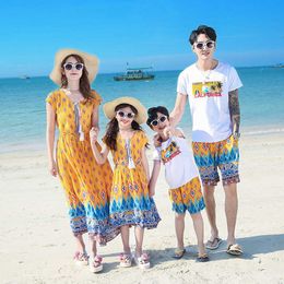 Family Matching Outfits Summer Beach Family Matching Outfits Mother Daughter Dresses Dad T-shirt Shorts Holiday Couple Lovers Matching Outfit