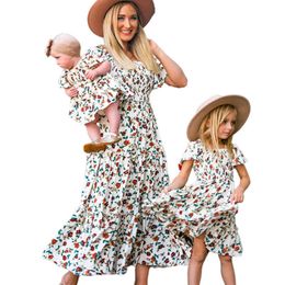 家族を一致させる衣装の母親とドレス家族マッチ衣装花のママの女の子のドレス