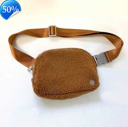 Shoulder Bags wholesale lulu everywhere Teddy bear chest belt Bag yoga sport 2023 womens Luxury Designer fanny pack portable water proof Waist bum bags 603ess