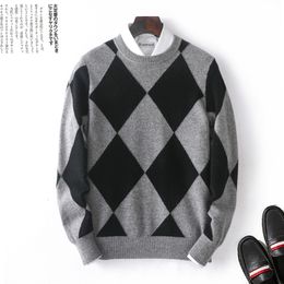 Men's Sweaters 100 Merino Cashmere Sweater Round neck Pullover Stitching Fashion Autumn and Winter Thick Knitted Large Size Top 230810