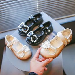 Sneakers Baby Girls Pearls Princess Shoe Bowknot Patent Leather Children's Retro Single Shoes 2023 Spring Autumn Kids Lolita Flats 230811