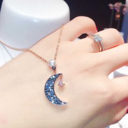 Designer Rovski Luxury Top smycken Tillbehör Crystal Mysterious Element Star Moon Halsband Kvinnlig hänge Pärl Kolkedja Personliga smycken Hög kvalitet