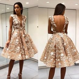 Short Knee Length Prom Dresses Sheer Deep V Neck Backless D Floral Appliqued Lace Formal Evening Gowns A Line Party Dress