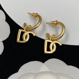 2023 gold designer earrings hoop huggie earrings fashion personality large circle earrings womens wedding party designer Jewellery no box