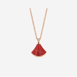 Shell Pendant Necklace Gem Pendants Necklace Diamond Gold Beautiful Ladies Fashion Charm Jewellery No Fading Chain Mens Sober and Elegant