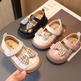 First Walkers Girls Leather Shoes with Bowknot Pearls Beading Spring Autumn Princess Sweet Cute Soft Comfortable Children Flats Kids 230812