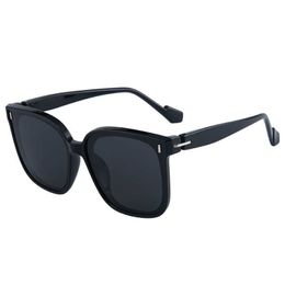 2023 New Women's Fashion Trend TR90 Large Box High Definition Polarised Sunglasses Male 9056