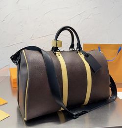 Mens designer bag Duffel Bags oversize hand luggage genuine leather Handbag designer women letter Travelling Bag men Classic travel bags outdoor totes