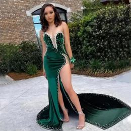 2023 Stunning Mermaid Prom Dresses Beaded Plunging Neck Side Split Velvet Rhinestones Stunning Gowns Sweep Train Plus Size Formal 279k