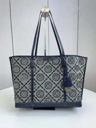 Unterarmtasche Tang Li's Counter-Jacquard-Handtasche mit drei Farbfächern, Mode, einfacher Designer, grenzüberschreitende Umhängetasche, tragbare Damen-Trendtasche, Innenausstattung