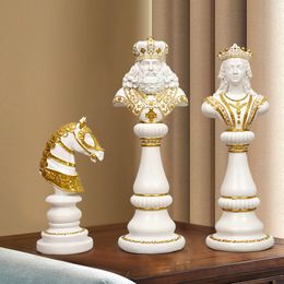 Decorative Objects Figurines Resin Statue Chess King Queen Knight Sculpture Ornaments Pieces Board Chessmen Modern Home Decor 230812