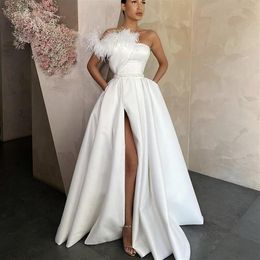 Elegant White Evening Dresses Sexy High Side Split Party Gowns Floor Length Ruched Satin With Pockets Feather Fur Prom Dress Strap310l