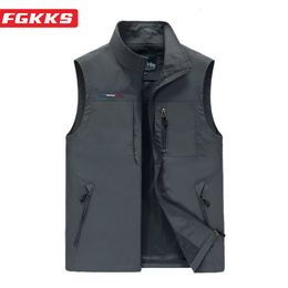 Men's Vests FGKKS Outdoor Leisure Vests Men Breathable Large Pocket Pography Fishing Vest High-Quality Vest Male 230812