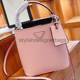 Cross Body Luxury bucket bag Lady Designer Classic CrossBody Leather Handbag Womens composite tote Open Hard Nylon Single Bagsstylishdesignerbags