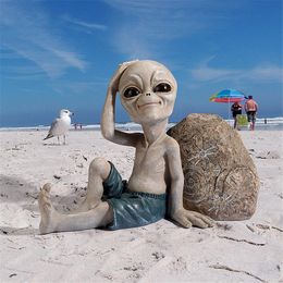 Decorative Objects Figurines Trendy Style Surfer Dude Otherworldly Beach Alien Sculpture Office Home Decorating Piece Garden Decoration Resin 230812