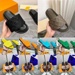 Women Slippers Fashionable men black Scuff Flat Sandals Pool Pillow Mules Sunset Padded Front Strap Easy-to-wear