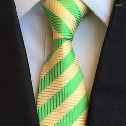 Bow Binds Business Krawatten 8 cm grün gelb gestreifter Männer Krawatte Gravatas Männliche Geschenke für Männer Hochzeitsfeieranzug Jacquard gewebte Krawatte
