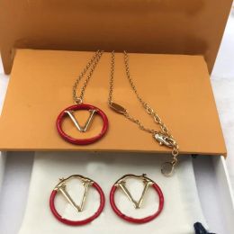 Женские длинные ожерелья подарки высококачественные с коробки с роскошными дизайнерскими дизайнерски