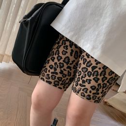 Pantaloni per bambini abbigliamento 2023 alla moda in stile coreano primavera estate leopardo pantaloncini leggings yoga elastic casual pantaloni semplici 230812