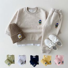 Clothing Sets Korea Toddler Baby Boys Gilrs Clothes Sets Basic Cotton Embroidered Bear SweatshirtJogger Pants Set Kids Sports Suits Outfits 230814