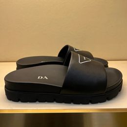 Designer Prad Triangle Gummi Slipper Womans Männer Pool Sandale Flip Flops Sommer Sandale Schuh Flachfürchtigrutsche Haus Strand Schwimmen im Freien Plattform Putschern