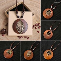 Pendant Necklaces Vintage Wooden Round Piece Ethnic Necklace Women Bohemian Style Hollowed Out Leaves Alloy Long Jewellery Gifts