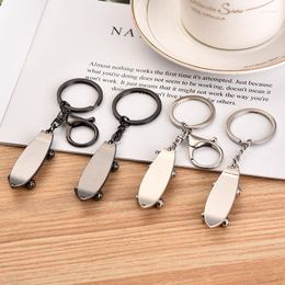 Keychains Movable Mini Fingertip Skateboard Keychain Creative Metal Car Bag Keyring For Teen Ring Decompress Toy Gift Charm Jewellery